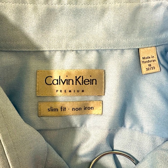 Calvin Klein dress shirt, “hidden” buttons - Picture 3 of 4
